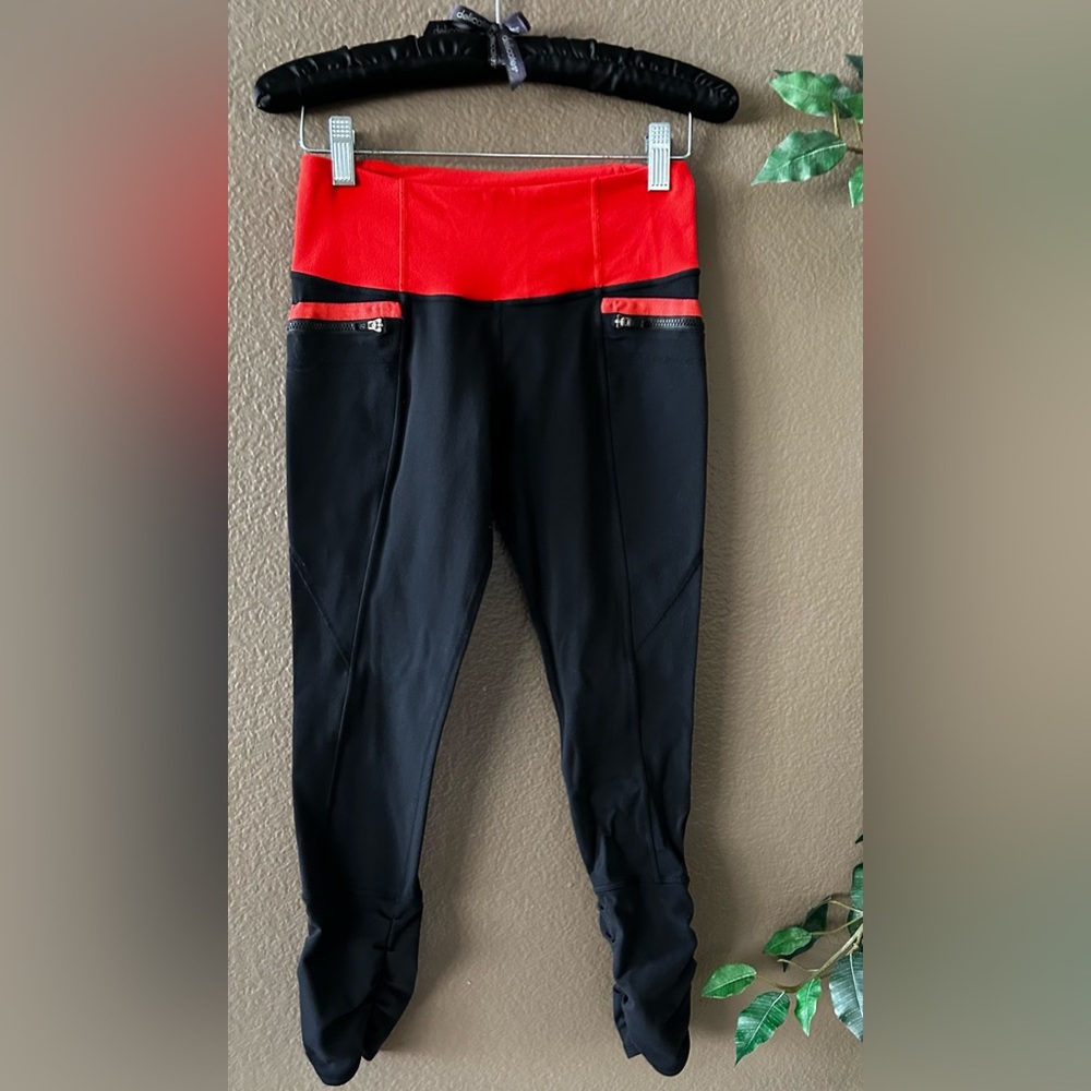 LULULEMON insight crops size 4 in red/ black zippered